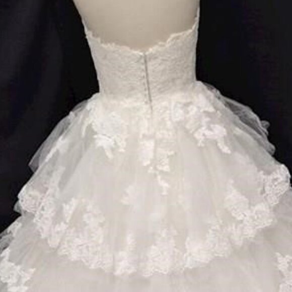 Maggie Sottero Ivory sweetheart neckline tiered layered skirt Wedding Dress 12 - Picture 5 of 13